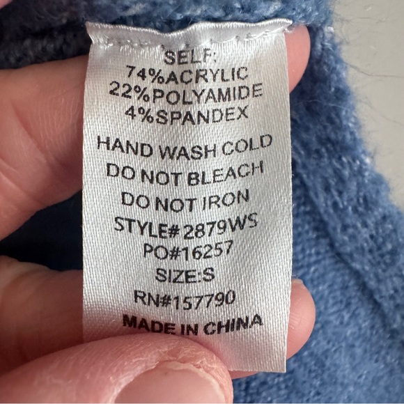 PINCH Boutique Soft V-Neck Knit Blue Sweater Size Small - Picture 8 of 8